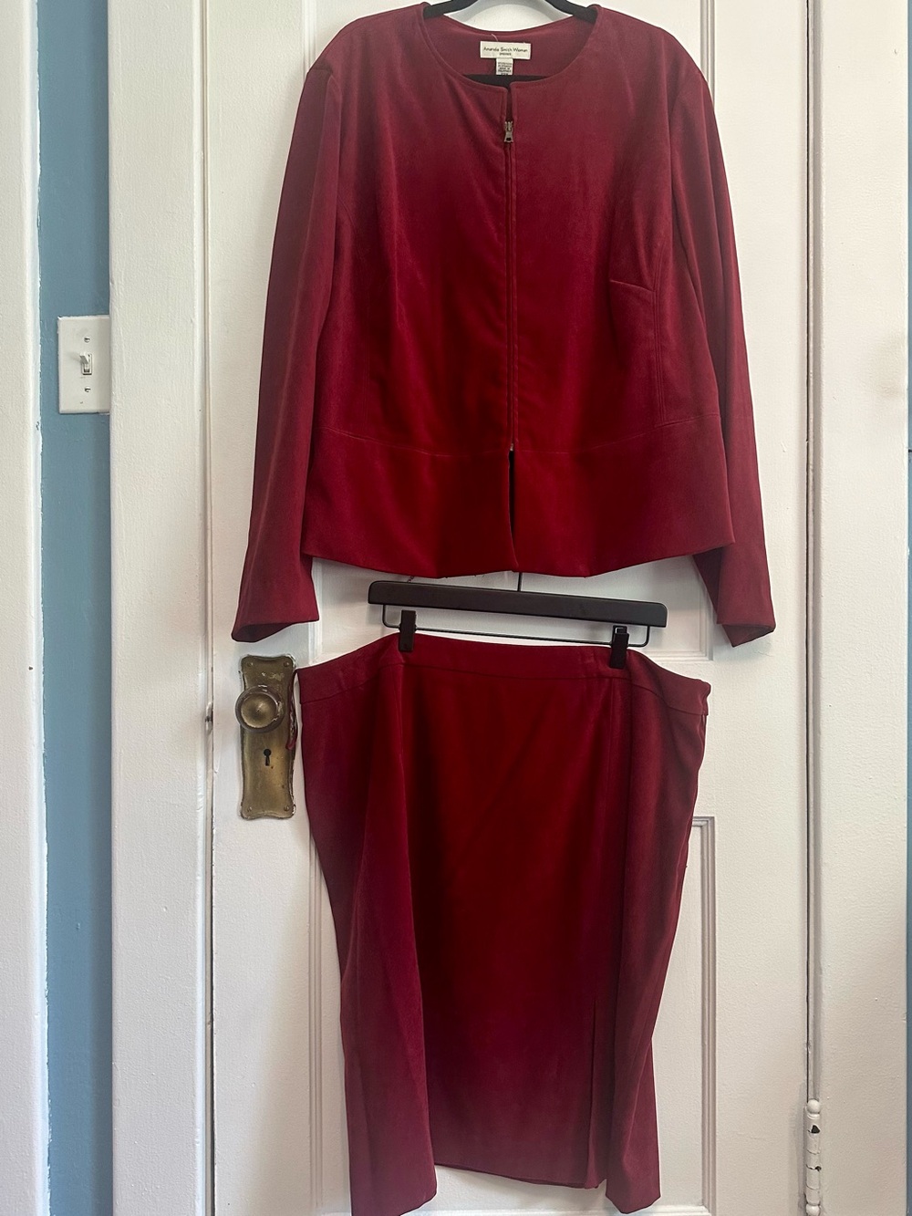Amanda Smith Burgundy Skirt Suit - Zip-Front Jacket & Pencil Skirt (22W)